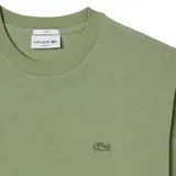 Remera de manga corta Lacoste, confeccionada en algodón de alta calidad. Presenta cuello redondo y el icónico logo del cocodrilo bordado en el pecho.
