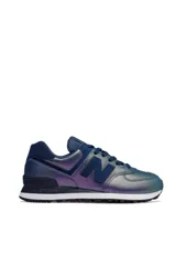 Championes deportivos New Balance modelo 574, color verde con detalles en gris y blanco, confeccionados en gamuza y malla, con el logotipo "N" característico en los laterales y entresuela ENCAP.
