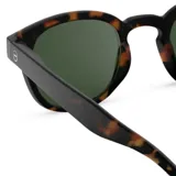 Lentes de sol Izipizi modelo Sun C con armazón de diseño redondeado en estampado carey y cristales oscuros.