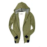 Campera con capucha, color amarillo con rayas horizontales negras, cierre frontal y puños en color azul marino.