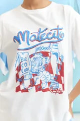 Remera blanca de algodón con estampado frontal de un mate y la frase "Matecito mood".
