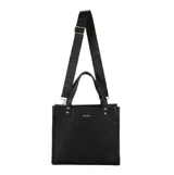Cartera tipo tote bag de cuero sintético negro con textura soft, formato cuadrado, doble asa corta de mano y correa larga ajustable con inscripciones de la marca. Incluye detalles metálicos plateados y logo impreso en el frente.