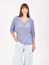 Buzo de punto calado color verde lima, con escote en V y mangas 3/4.