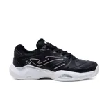 Championes deportivos Joma Master 1000 Lady, color negro con detalles en blanco. Diseñados para pádel, ofrecen amortiguación, protección y comodidad. Fabricados en material sintético PU flexible y resistente con perforaciones VTS para ventilación. Suela de goma DURABILITY clay para pistas de tierra batida o pádel.