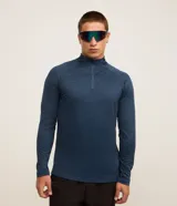 Remera deportiva térmica de manga larga con cuello alto y cierre frontal parcial. Presenta diseño con mangas raglán y recortes laterales, confeccionada en tejido técnico elástico.