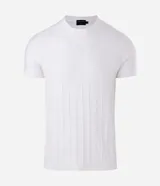 Remera slim de manga corta con cuello redondo, confeccionada en tejido de viscosa con textura de rayas verticales.