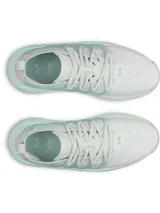 Championes Under Armour modelo UA W Phantom X, de color blanco con detalles en verde menta. Presentan parte superior de tejido transpirable, estructura de TPU translúcido en el mediopié con el logo de la marca, entresuela acolchada y suela de goma con tacos para tracción.