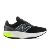 Championes New Balance 520 V9 para running, color negro con entresuela blanca y detalle verde flúor en el talón. Cuentan con capellada de malla transpirable y tecnología Fresh Foam en la suela.