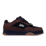 Championes de skate Öus modelo Cuoro, color marrón con detalles en negro. Presentan una estructura robusta con refuerzos en la puntera, cierre con cordones y una tira de velcro sobre el empeine. Incluyen el logo de la marca en el lateral y suela de goma con diseño texturizado.