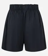 Short runner de corte evasé confeccionado en mezcla de viscosa y lino. Presenta cintura elástica con detalle de botón frontal, bolsillos laterales y bajo redondeado.