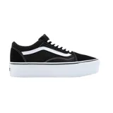 Championes Vans Old Skool Stackform de caña baja, color negro con la clásica banda lateral blanca y suela de plataforma blanca.