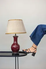 Sandalias plateadas de cuero con plataforma y taco cuadrado.