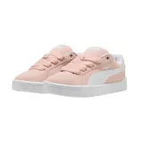 Championes Puma modelo Park Lifestyle Easy, de diseño urbano en color negro con detalles en blanco. Confeccionados en gamuza con la icónica franja lateral de la marca y suela de goma resistente.