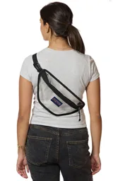 Riñonera transparente con detalles en color lila pastel y logo de JanSport en el frente.