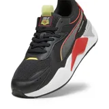 Championes Puma RS-X-3D negros con detalles en rojo, amarillo y blanco. Confeccionados en mesh y material sintético, con entresuela de PU y suela de goma.