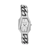 Reloj analógico Michael Kors modelo Suri con caja geométrica de acero inoxidable plateado y pulsera de eslabones tipo cadena. Esfera minimalista en tono plateado con acabado metalizado.