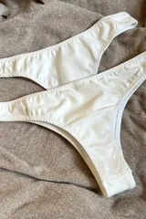 Bombacha semivedetina blanca de algodón.