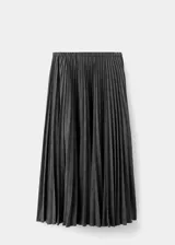 Falda midi plisada de color gris oscuro, con corte acampanado y diseño fluido.