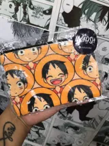 Monedero tipo arpillera con estampado de Luffy de One Piece.