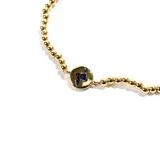 Pulsera de cuentas doradas con dije circular con rayo azul.