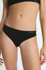 Bombacha tipo colaless de microfibra, con cintura elástica y logo de la marca estampado.