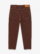 Pantalón de gabardina de corte recto y tiro bajo, color azul marino, con bolsillos estilo jean y costuras en contraste.
