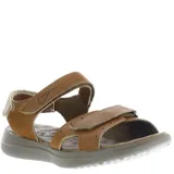 Sandalias de cuero color marrón con ajuste de velcro en el empeine y el talón. Presentan una suela de goma ergonómica en tono gris y logo de la marca grabado en la tira superior.