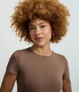 Body liso de manga corta y cuello redondo, confeccionado en poliamida y elastano con cierre en la entrepierna, diseño ajustado al cuerpo de la marca Blue Steel.