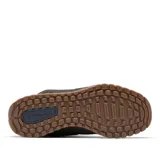 Bota de caña media Columbia Fairbanks, color verde oliva, con tecnología impermeable Omni-Tech y forro térmico reflectante Omni-Heat. Presenta parte superior de tejido Cordura resistente, entresuela acolchada TechLite para mayor comodidad y suela de goma Omni-Grip con tracción avanzada.