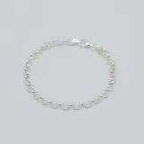 Pulsera de eslabones tipo rolo confeccionada en plata 925, con cierre de mosquetón.