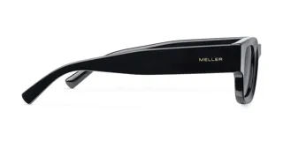 Lentes de sol negros con montura cuadrada gruesa y lentes polarizadas.