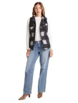 Chaleco reversible de la marca Weekend Routine. Un lado presenta tejido tipo sherpa con estampado a cuadros, cuello alto, cierre frontal con broches a presión y bolsillos con solapa. El otro lado es capitoneado con diseño de rombos. Cuenta con jareta interna en la cintura para ajuste y ruedo redondeado.
