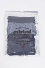 Pack de dos calzoncillos tipo bóxer con cintura elástica con logo. Uno de los modelos es gris claro con estampado de patinetas y el otro es negro con rayas horizontales blancas y grises.