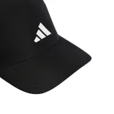 Gorra Adidas Sport Trucker Climacool negra con logo blanco bordado al frente. Confeccionada en poliéster reciclado con tecnología Climacool y perforaciones láser para mayor ventilación. Visera precurvada y correa ajustable.