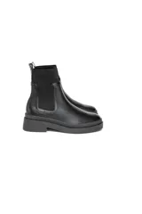 Bota estilo Chelsea de cuero vacuno negro con paneles elásticos laterales al tono y base chunky de goma antideslizante.