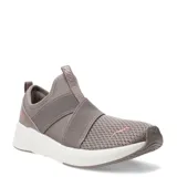 Championes Puma Softride Harli Slip On para mujer, de diseño sin cordones con tiras elásticas cruzadas sobre el empeine. Confeccionados en tejido de malla gris con detalles en rosado viejo y suela blanca amortiguada.