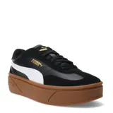Championes Puma Club II Era con diseño de plataforma, confeccionados en una combinación de cuero sintético y gamuza en color negro. Presentan la icónica franja lateral de Puma en color blanco, detalles de marca en dorado y una suela de goma gruesa en tono caramelo.
