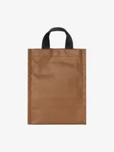 Bolso shopping Carhartt WIP negro de lona de algodón resistente al agua, con asas superiores, correa ajustable y extraíble para el hombro, y estampado gráfico con el logo de la marca en la parte frontal.