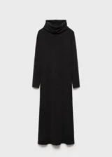 Vestido midi de punto en color marrón oscuro, con cuello alto vuelto, manga larga y corte ajustado al cuerpo.