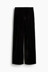 Pantalón de tiro alto confeccionado en velour suave, con cintura elástica y piernas rectas con pinzas.