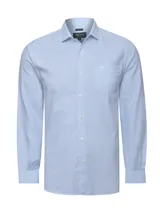 Camisa de manga larga RKF modelo Flasquare, confeccionada en franela de algodón con textura de microcuadros en tono celeste. Presenta cuello clásico, cierre frontal con botones y un bolsillo en el pecho con el logo de la marca bordado.