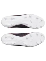 Championes de fútbol Under Armour Shadow Select 3 FG, con diseño en color negro, blanco y detalles en rojo. Presentan una parte superior sintética suave, cierre con cordones y suela de TPU con tacos cónicos para tracción en superficies naturales firmes.