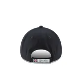 Gorra New Era 9Forty color azul marino con logo bordado de los New York Yankees en blanco.