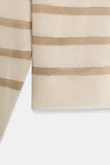 Jersey de punto de cuello redondo y manga larga, con diseño de rayas horizontales en tono metalizado sobre base color crema.