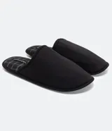 Pantuflas de hombre marca Viko tipo chinela en color negro, con diseño liso y interior forrado con patrón cuadrillé.