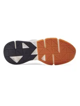 Championes Under Armour modelo Forge 96, con diseño retro inspirado en los años 90. Presentan una parte superior que combina malla y cuero con detalles en TPU para mayor durabilidad. La entresuela ofrece comodidad para uso diario y la suela es de goma completa.