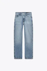 Jeans de tiro alto con corte recto y largo completo, confeccionados en denim con efecto lavado. Presentan diseño clásico de cinco bolsillos, cintura con trabillas y cierre frontal con cremallera y botón metálico.