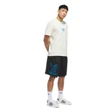 Remera de algodón color blanco con cuello redondo y mangas cortas. Presenta el logo de Adidas Trefoil en azul en el pecho y un diseño gráfico de un dragón en azul en la espalda.