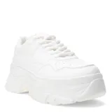Championes blancos de mujer, estilo chunky o plataforma, con cordones blancos y suela gruesa y texturizada.