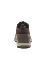 Bota de caña baja Caterpillar modelo Wrest, color marrón, confeccionada en cuero de grano completo con detalles en gamuza, cordones bicolor, suela de goma duradera y entresuela de espuma Ease con logo de la marca grabado en el lateral y la lengüeta.